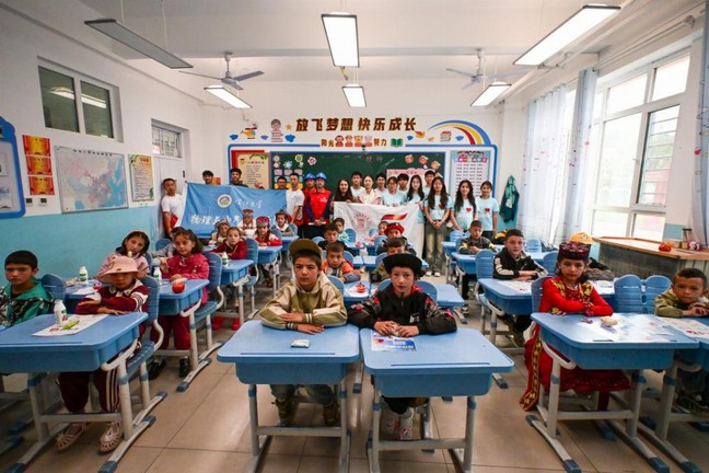 《中国日报网》帕米尔淬炼赤子心，石榴籽共燃爱国情——一场跨越祖国东西部的爱国淬炼实践之旅