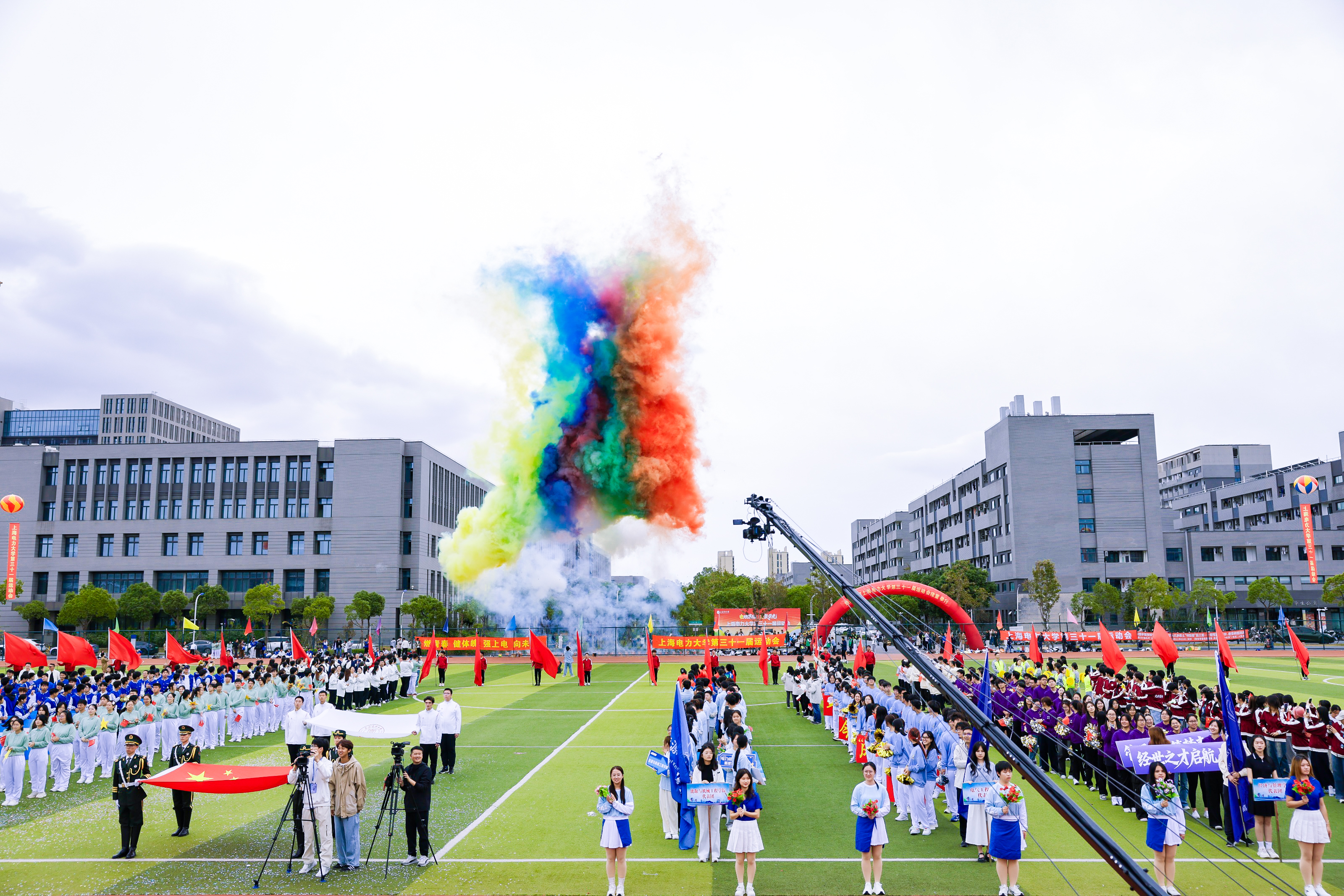 我校第三十一届运动会超燃开幕！