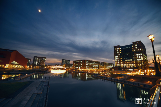 临港校区夜景